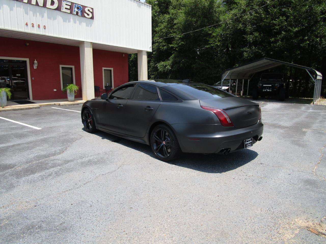 Used 2016 Jaguar XJ R RWD image 2