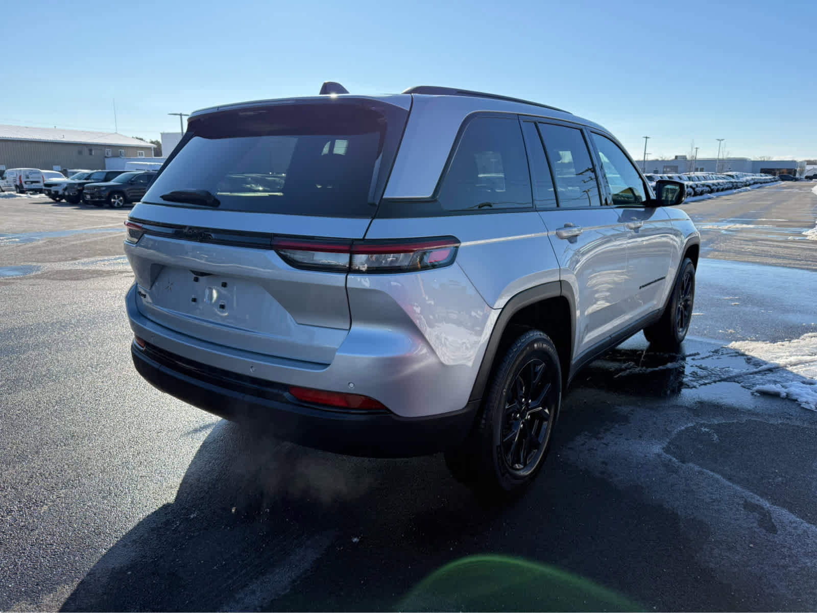 Used 2025 Jeep Grand Cherokee Altitude image 9