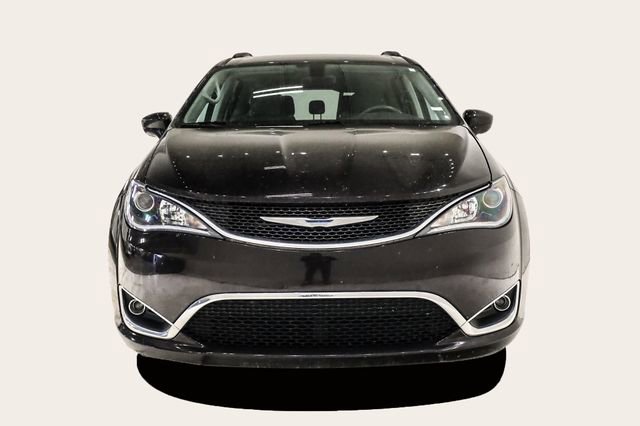 Used 2018 Chrysler Pacifica Touring Plus image 3