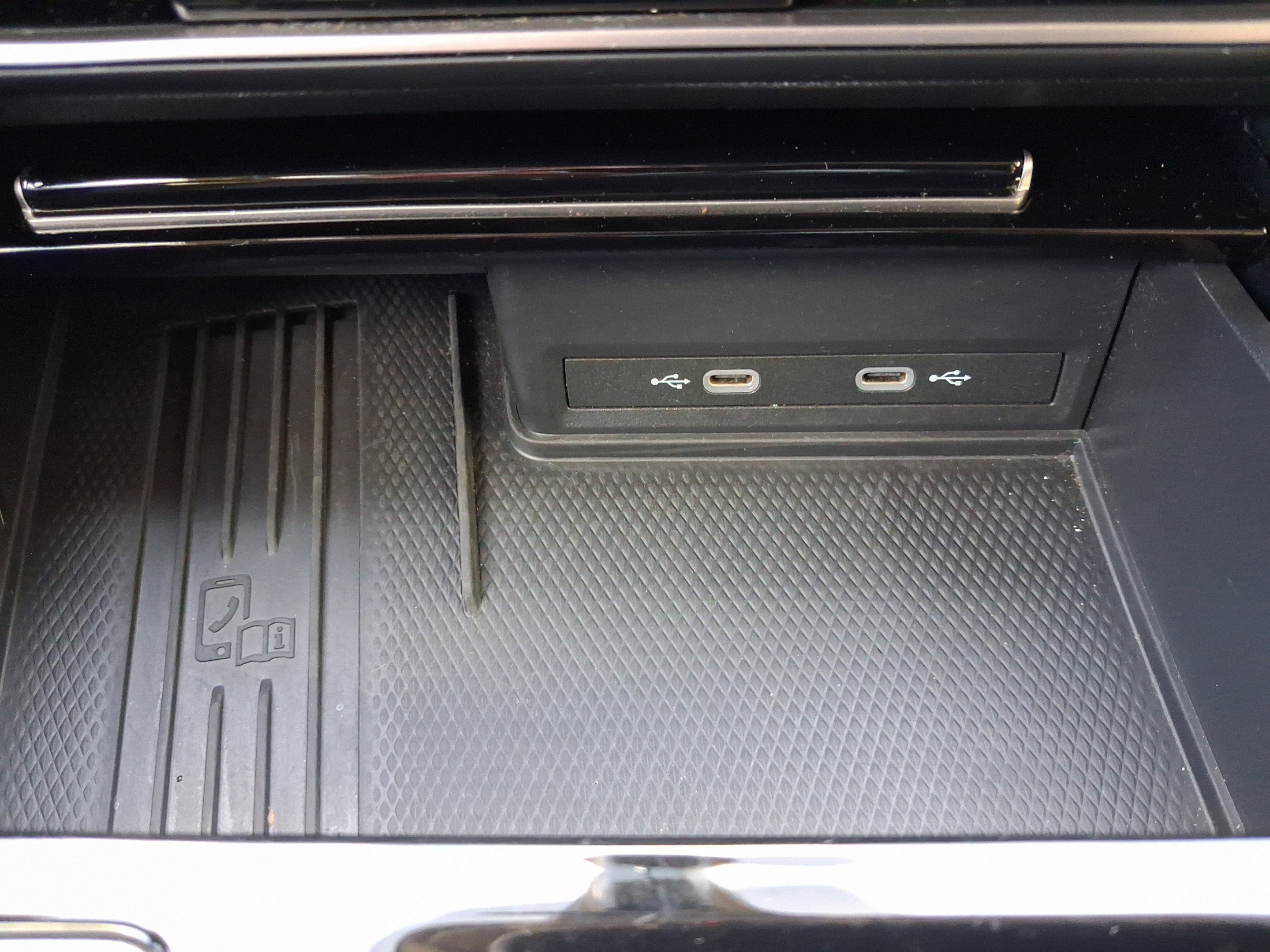 Used 2025 Volkswagen Atlas SE AWD/4WD image 18