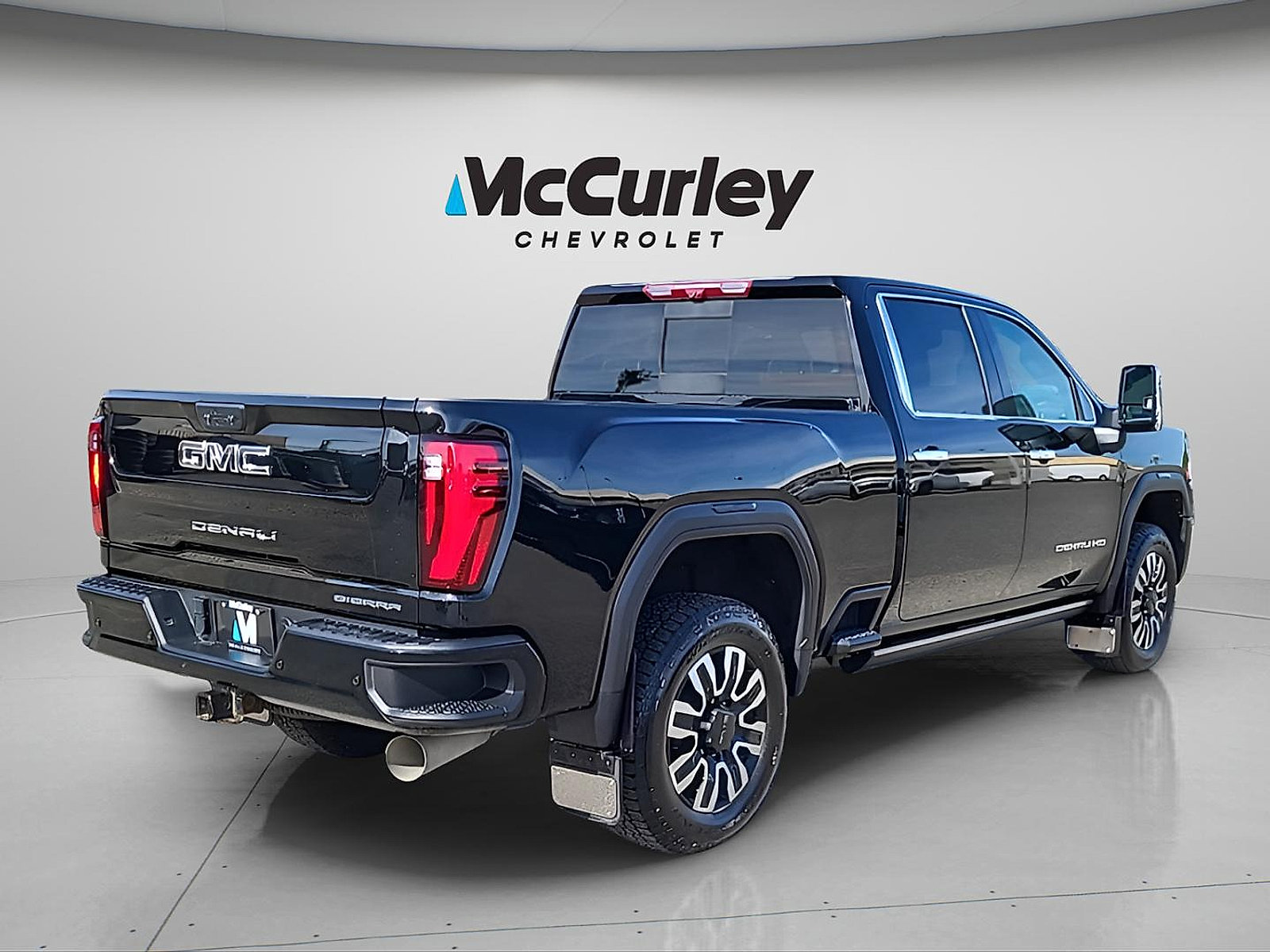 Used 2024 GMC Sierra 3500 Denali Ultimate AWD/4WD image 7