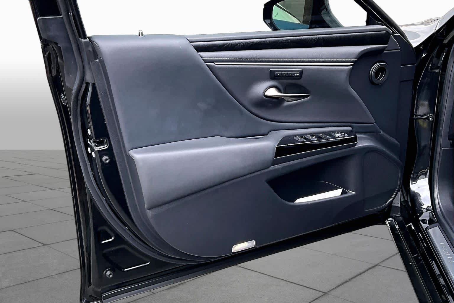 Used 2024 Lexus ES 300h w/ Premium Package FWD image 21