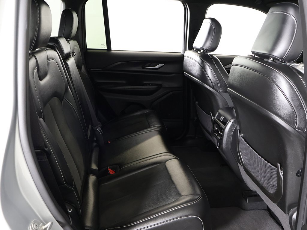 Used 2024 Jeep Grand Cherokee Altitude image 33