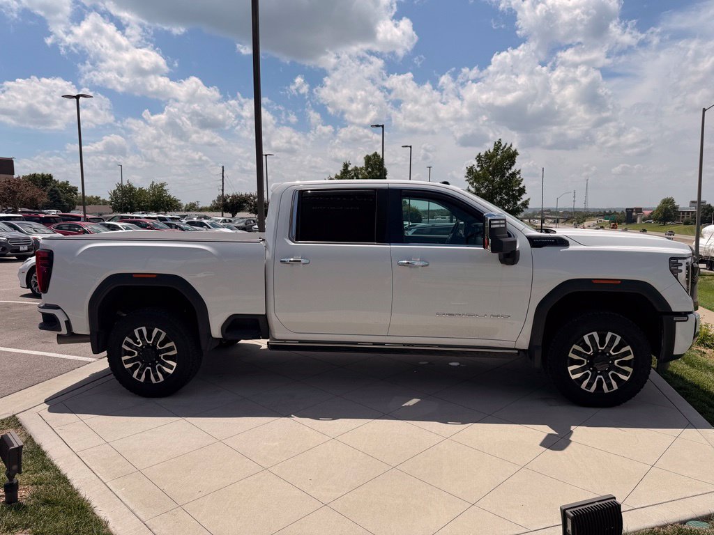 Used 2025 GMC Sierra 3500 Denali Ultimate w/ Snow Plow Prep/Camper Package AWD/4WD image 10