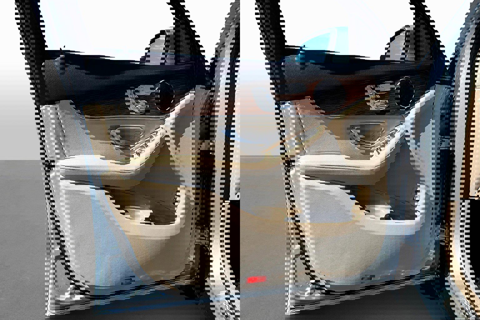 Used 2022 Mercedes-Benz GLC 300 w/ Premium Package Lite image 16