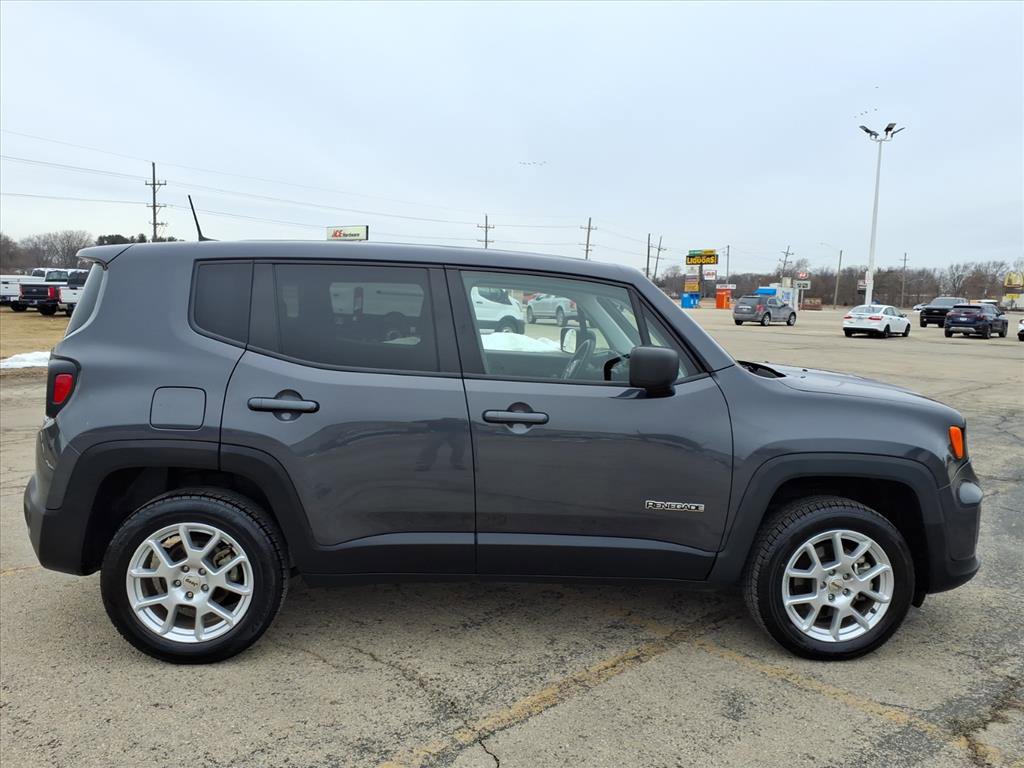 Used 2023 Jeep Renegade Latitude image 3