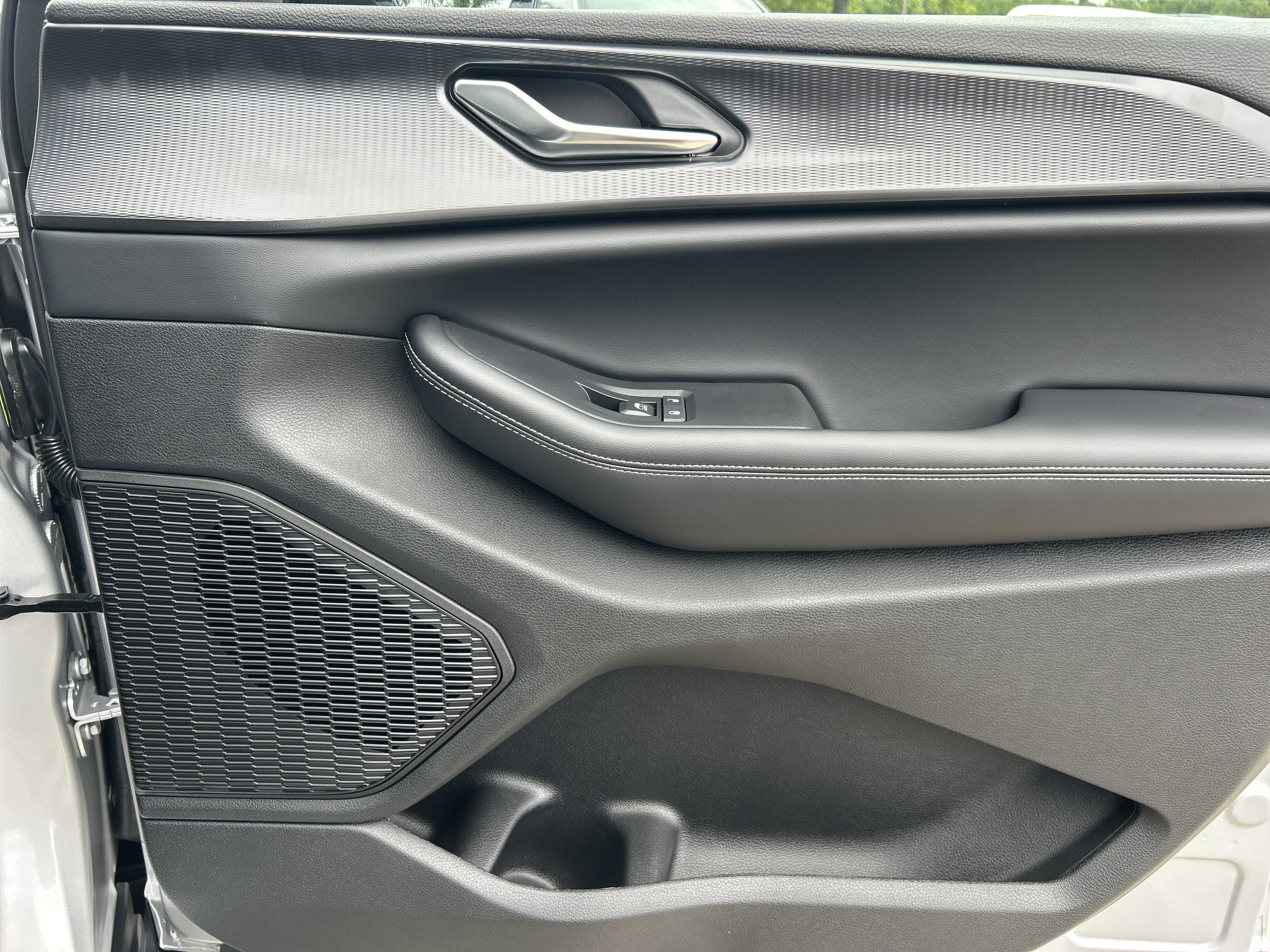 New 2025 Jeep Grand Cherokee Altitude image 13