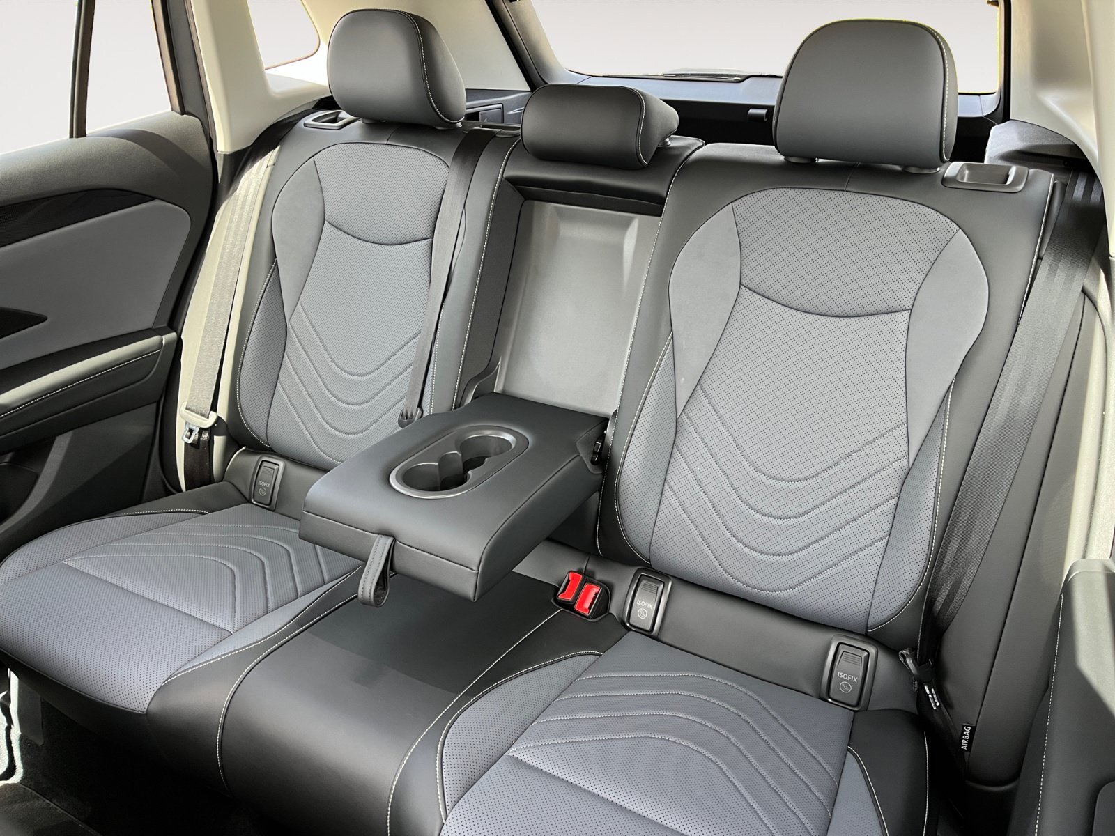 Certified 2025 Volkswagen Tiguan SE FWD image 16
