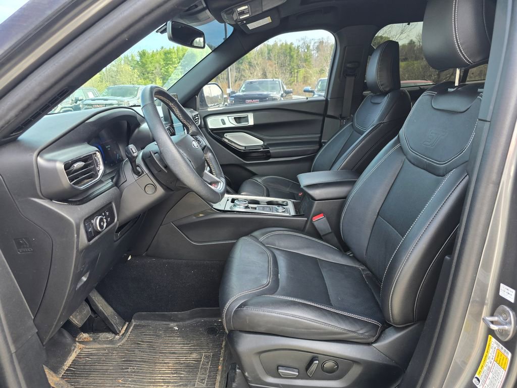 Used 2023 Ford Explorer ST w/ Equipment Group 401A image 4