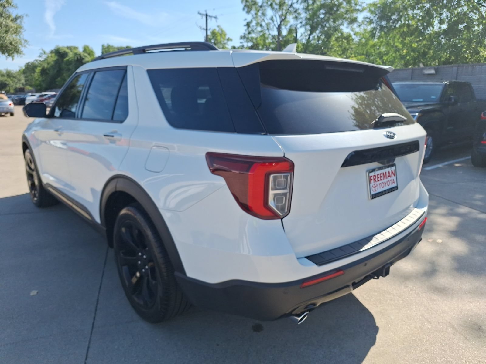 Used 2023 Ford Explorer ST-Line w/ Class IV Trailer Tow Package RWD image 4