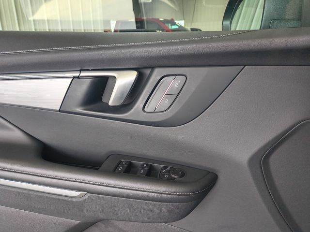 Used 2025 Buick Enclave Preferred AWD/4WD image 18
