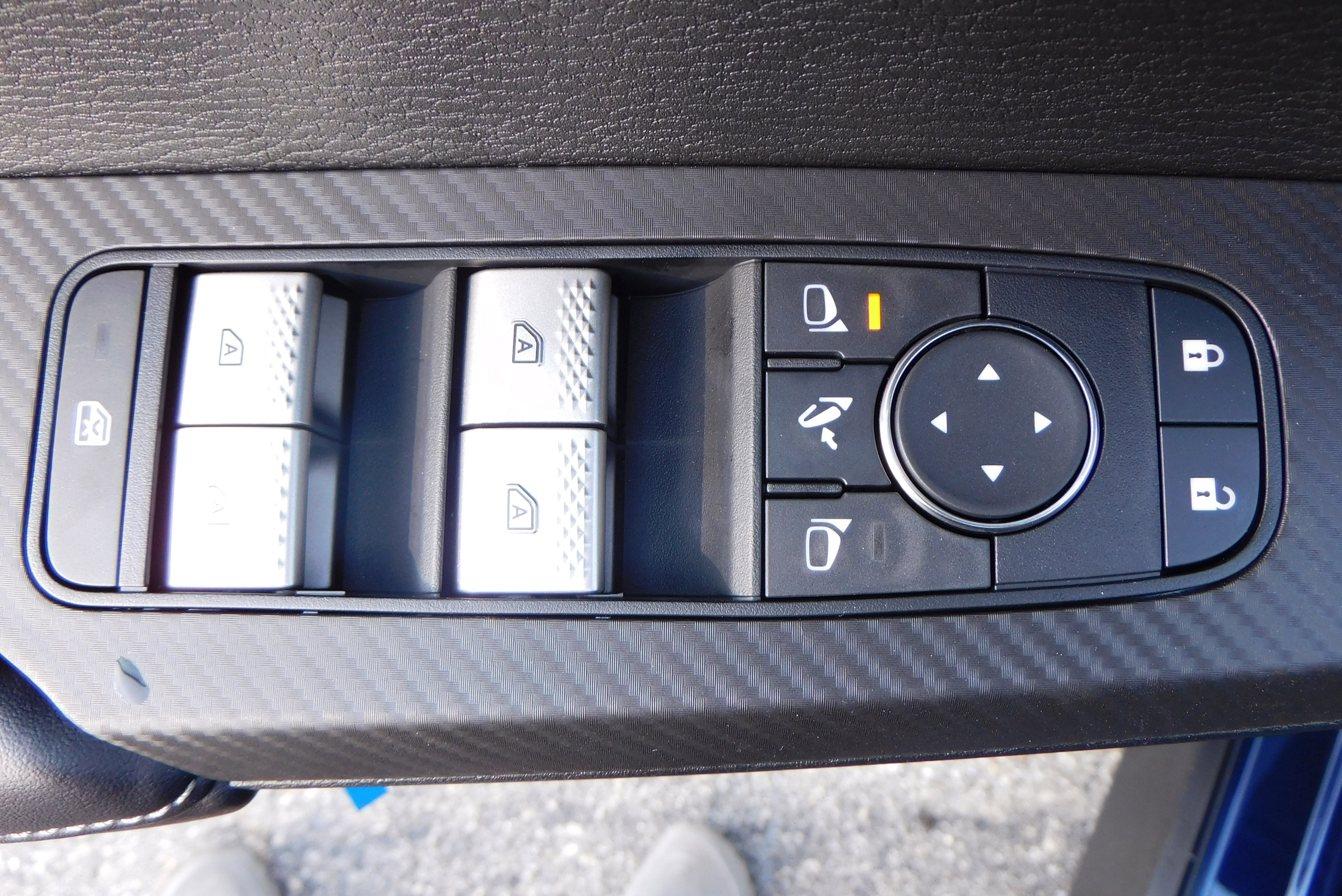 Used 2025 Mitsubishi Outlander SE image 13