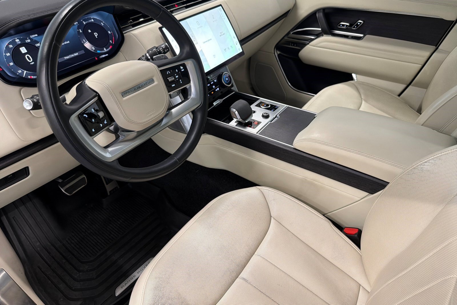 Used 2023 Land Rover Range Rover SE AWD/4WD image 4