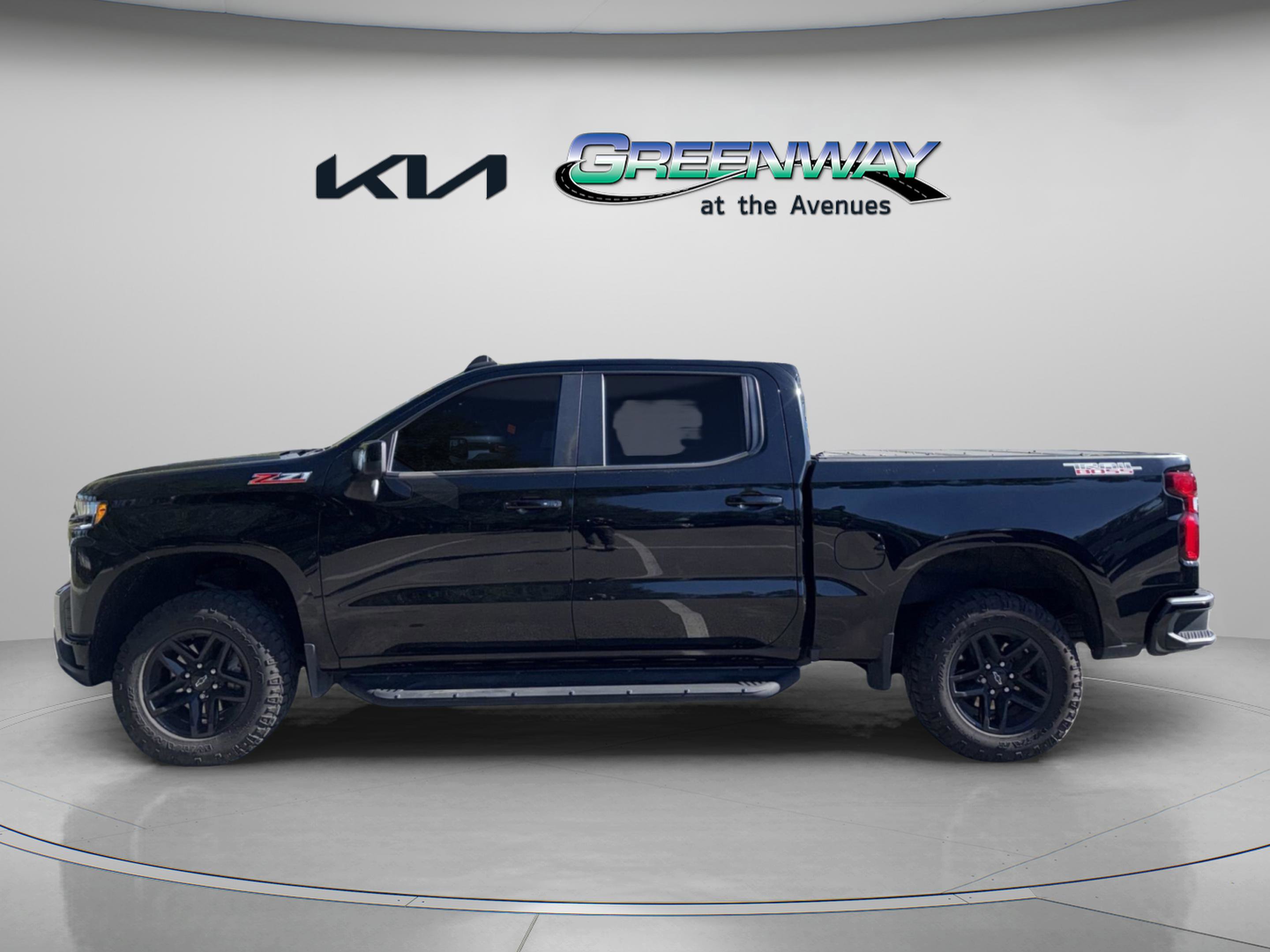 Used 2021 Chevrolet Silverado 1500 LT Trail Boss w/ Convenience Package II image 3