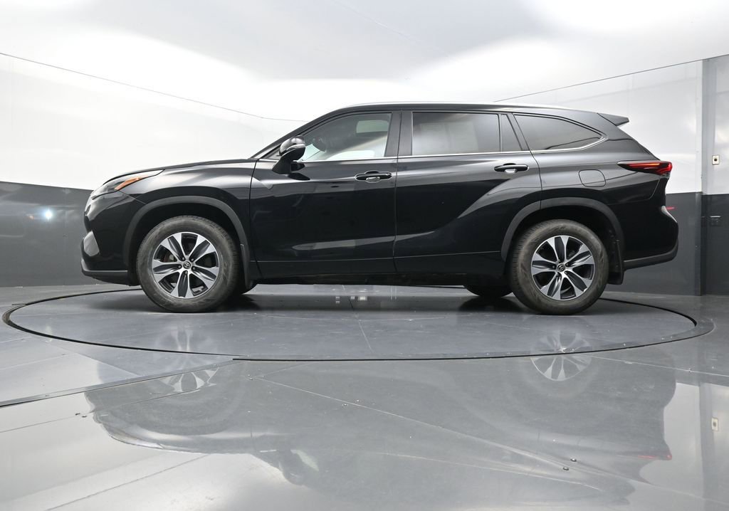 Used 2024 Toyota Highlander XLE AWD/4WD image 27
