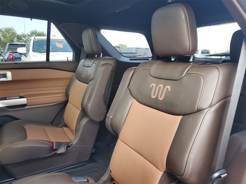 Used 2022 Ford Explorer King Ranch w/ Technology Package image 11