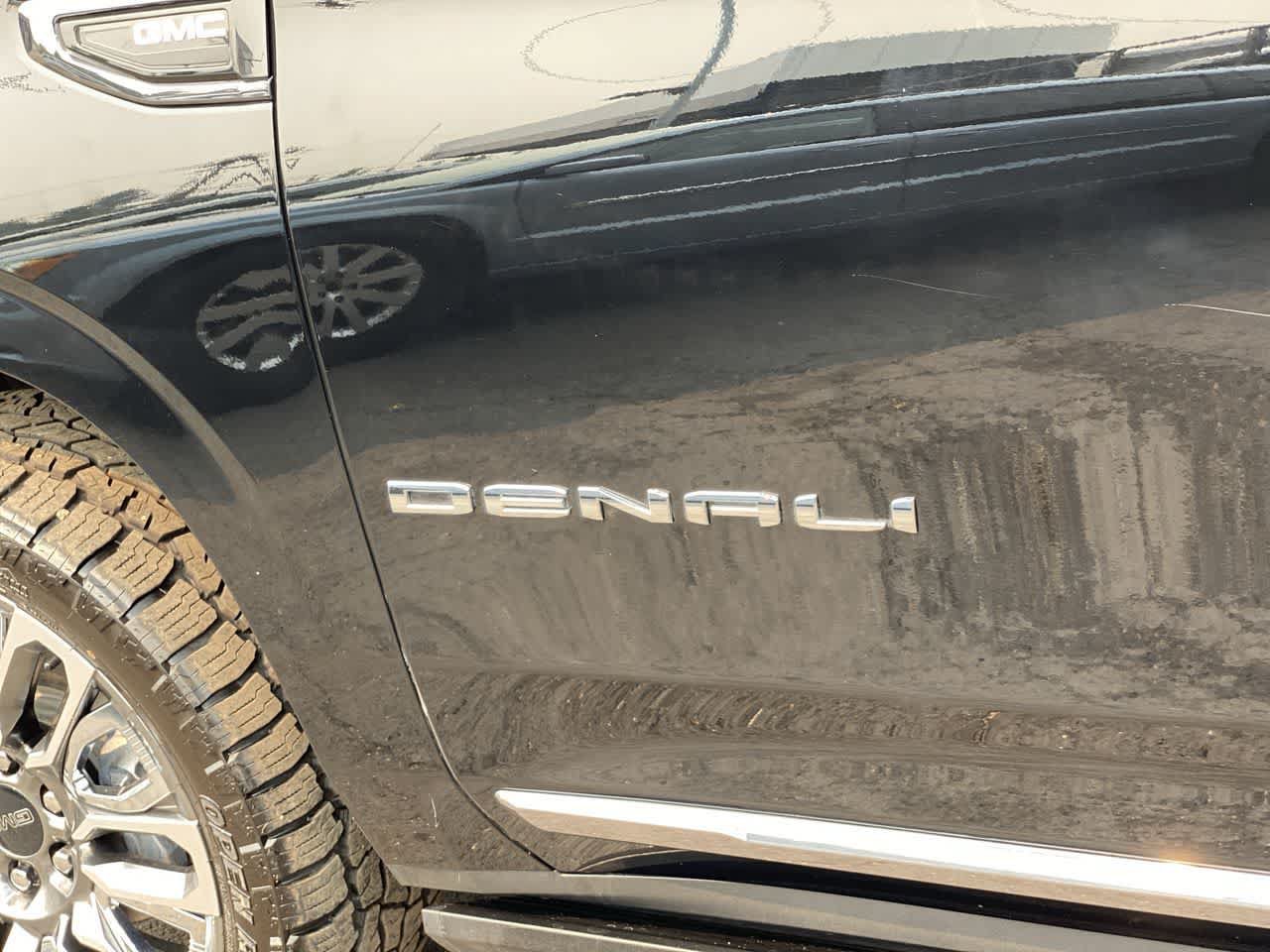 Used 2023 GMC Yukon XL Denali Ultimate AWD/4WD image 10