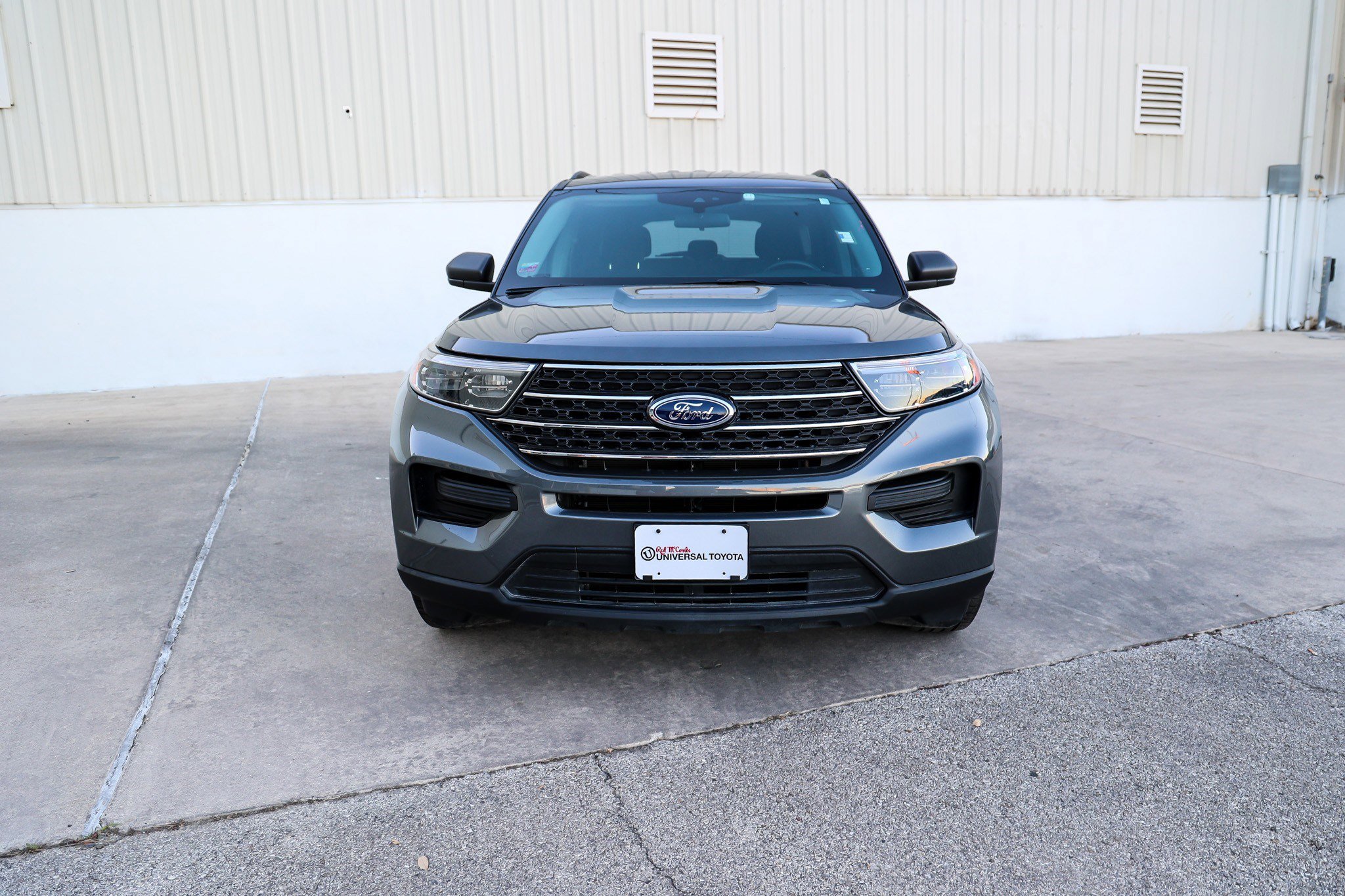 Used 2023 Ford Explorer XLT image 3