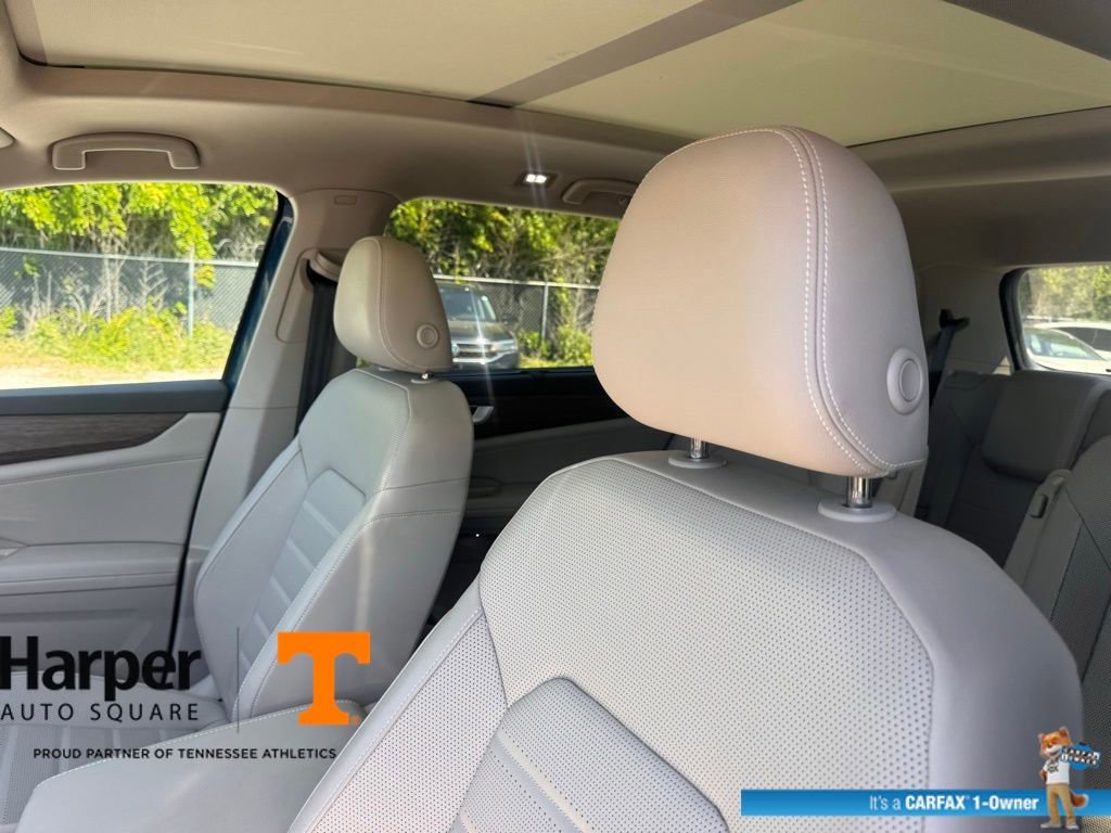 Used 2025 Volkswagen Atlas SEL AWD/4WD image 12