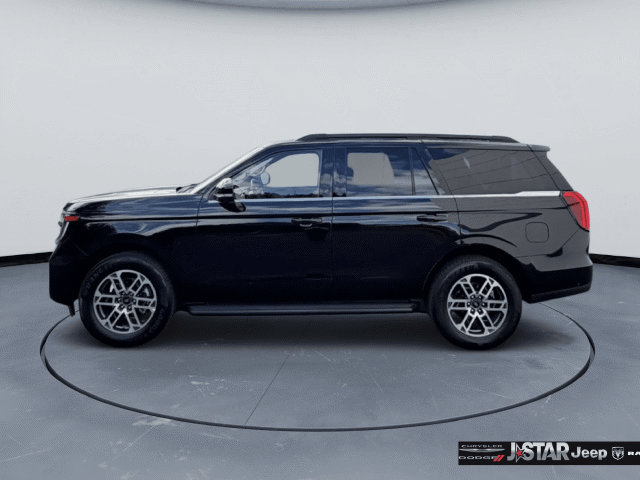 Used 2025 Ford Expedition Active RWD image 8