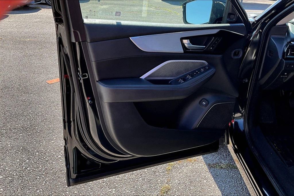 Used 2025 Acura MDX FWD image 21