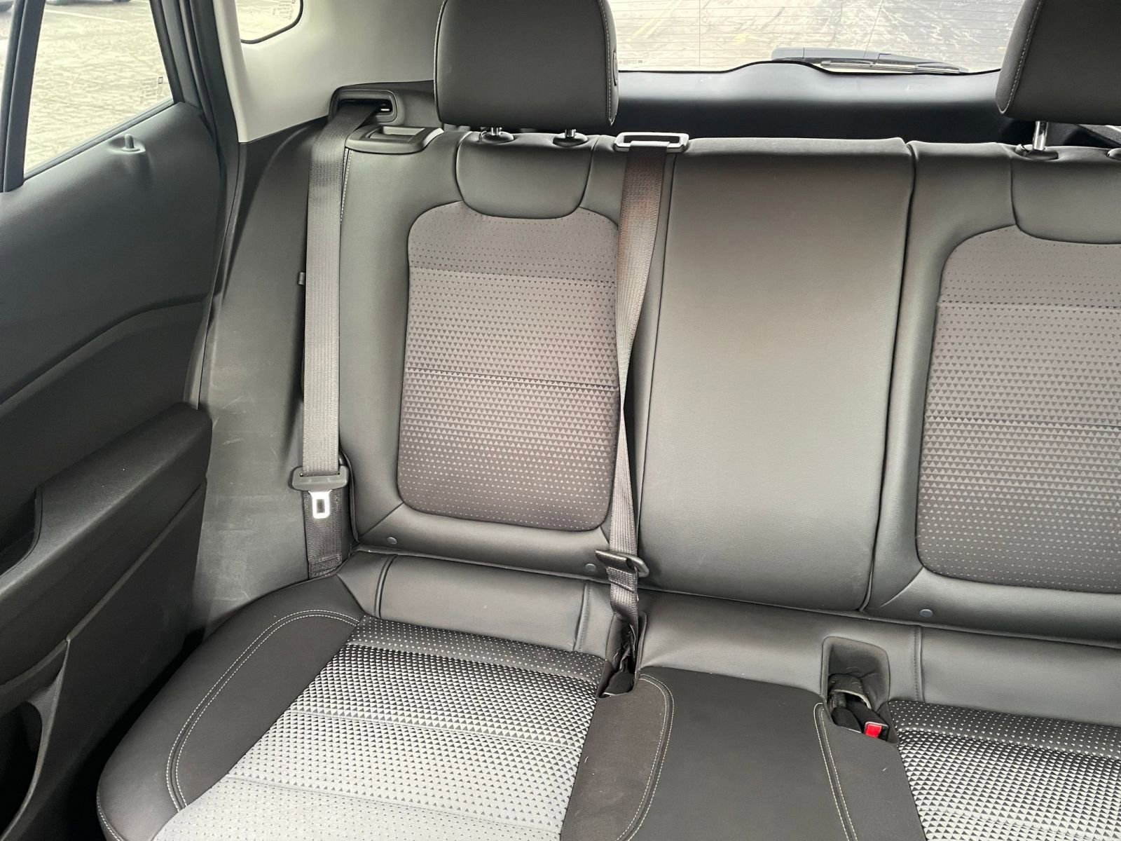 Used 2025 Chevrolet Trax LT image 37