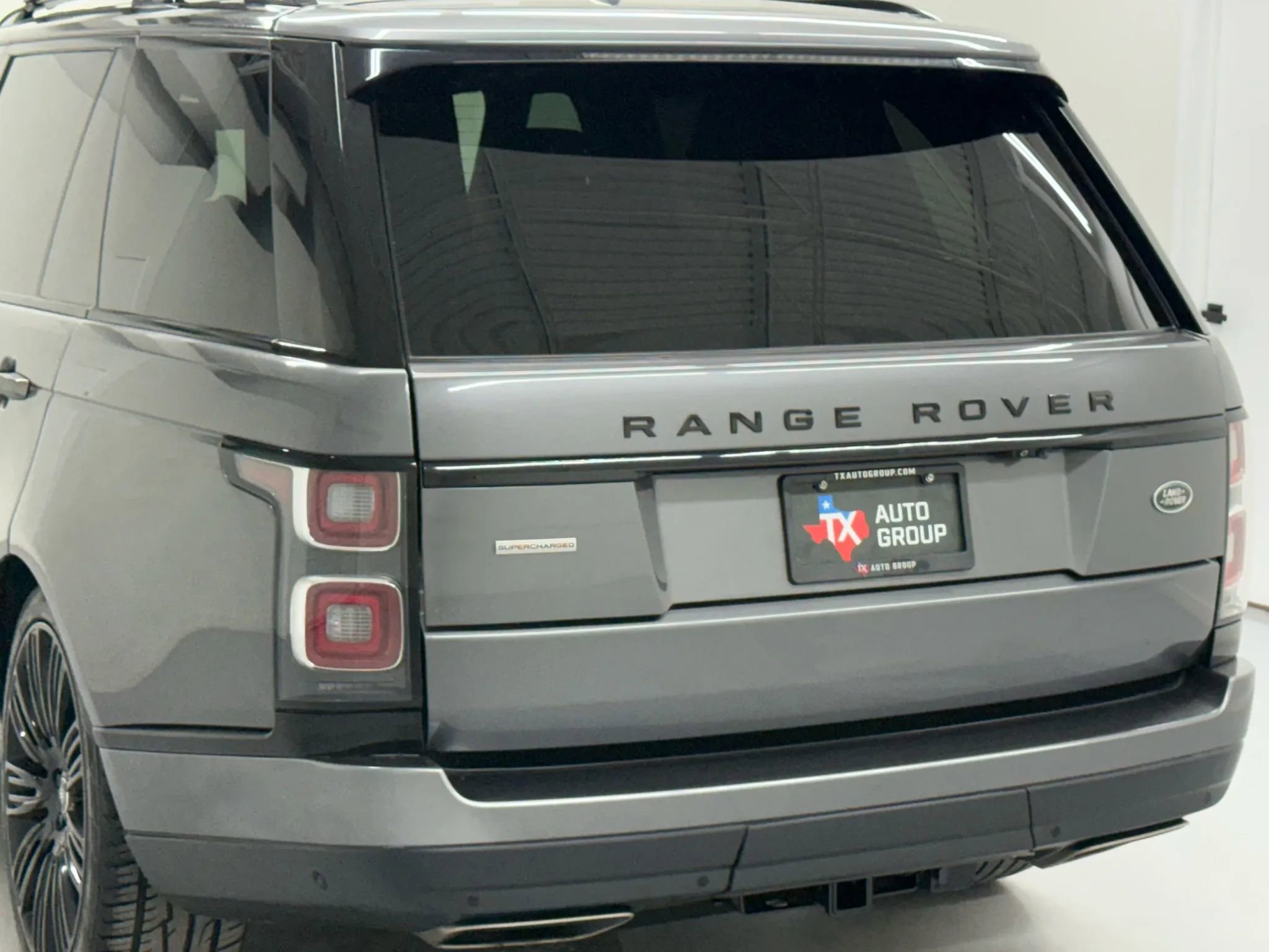Used 2019 Land Rover Range Rover Long Wheelbase Supercharged AWD/4WD image 16