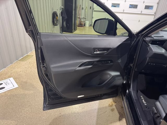 Used 2021 Toyota Venza LE w/ Carpet Mat Package (TMS) AWD/4WD image 9
