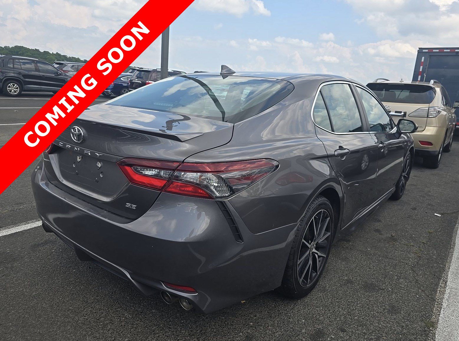 Used 2021 Toyota Camry SE FWD image 4
