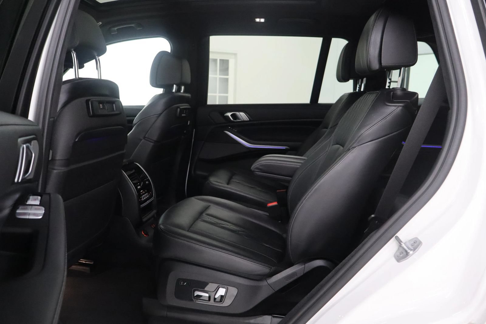 Used 2020 BMW X7 M50i AWD/4WD image 19