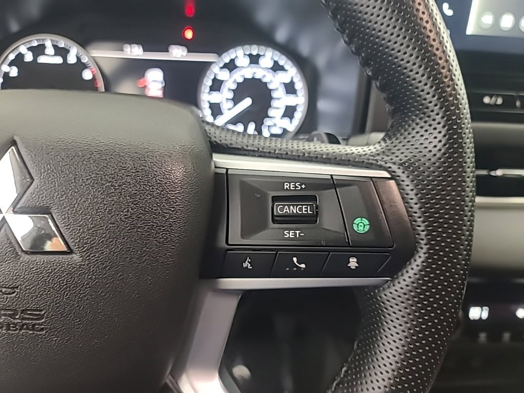 Used 2025 Mitsubishi Outlander SE AWD/4WD image 30