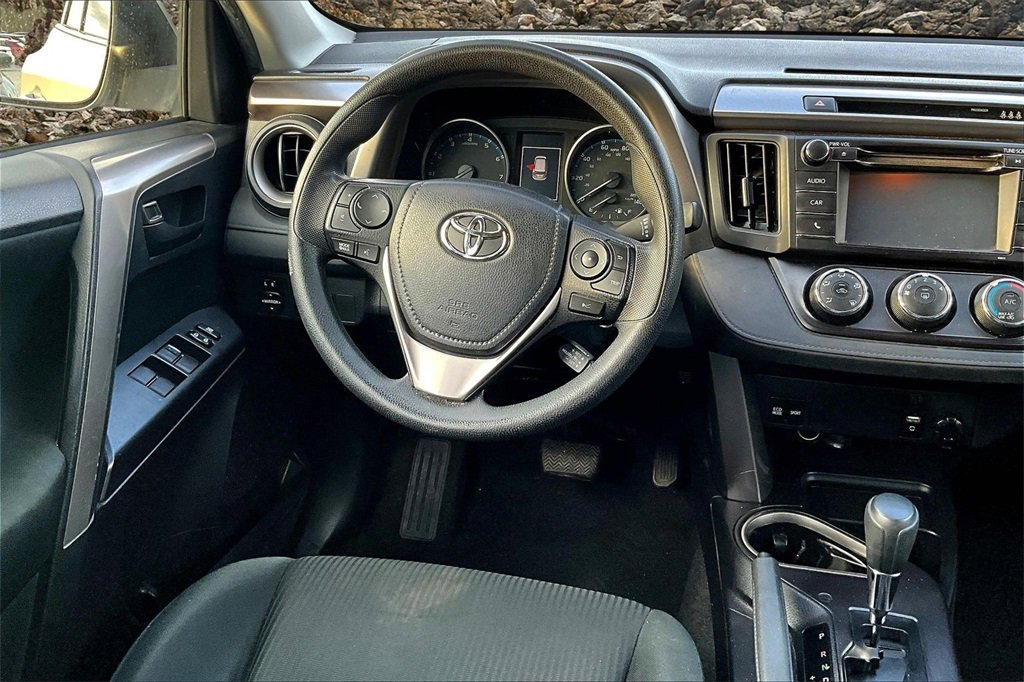Used 2018 Toyota RAV4 LE w/ Carpet Mat Package image 5