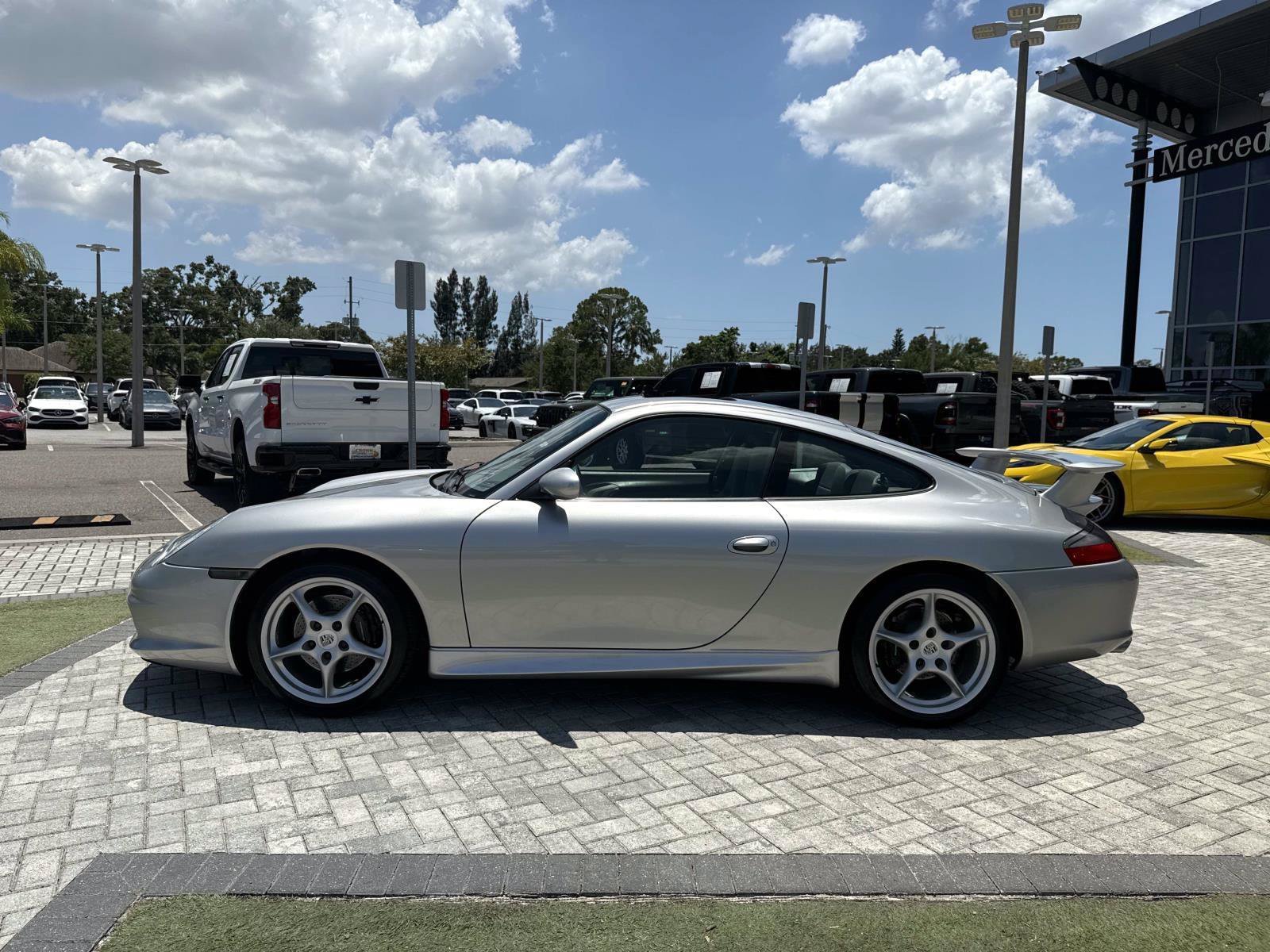 Used 2004 Porsche 911 Carrera RWD image 3