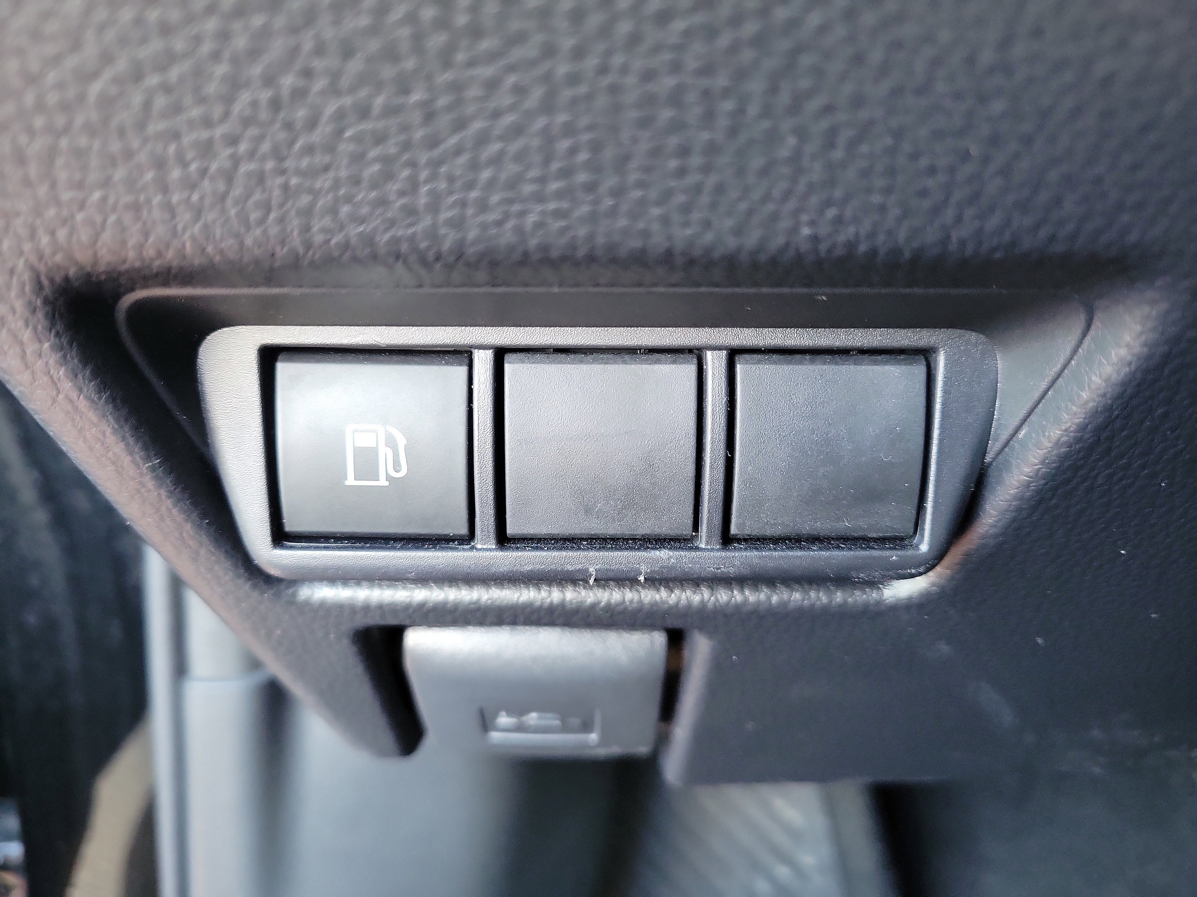 Used 2024 Toyota Prius LE image 18