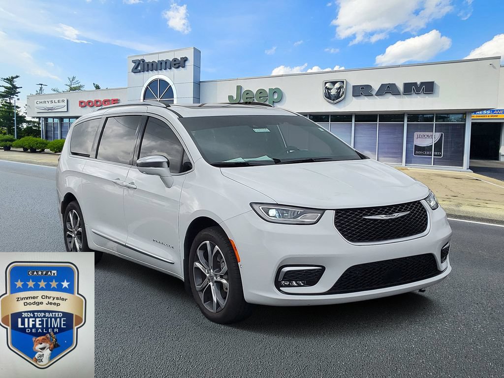 Certified 2024 Chrysler Pacifica Pinnacle AWD/4WD image 1