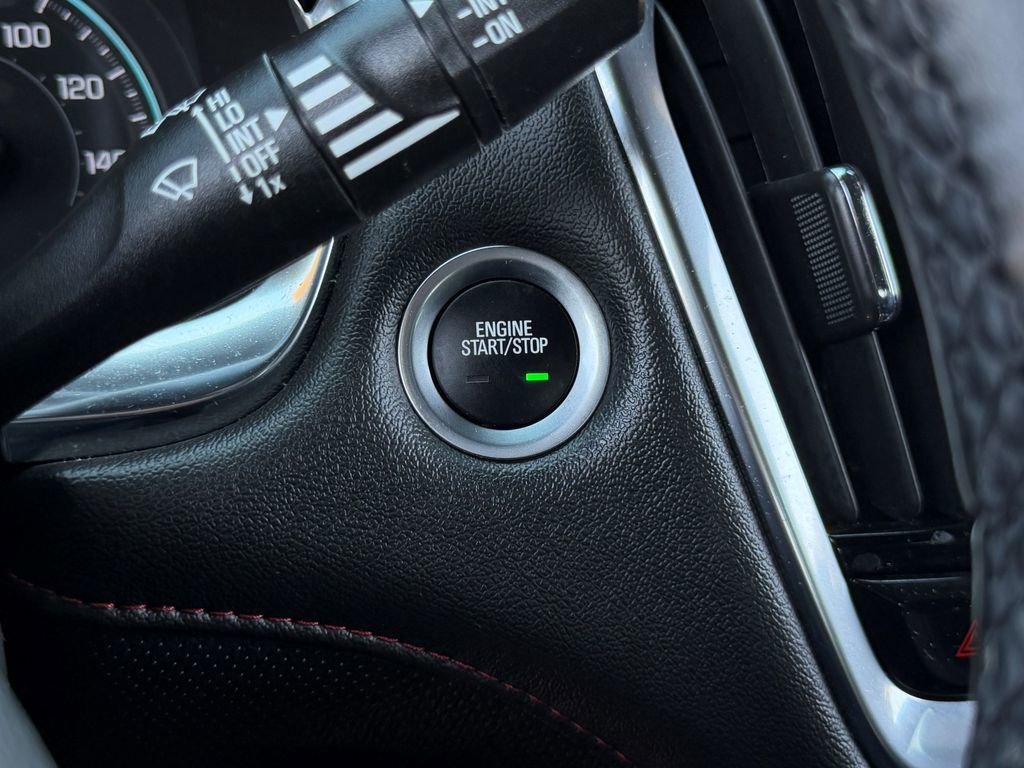 Used 2023 Chevrolet Traverse RS image 30