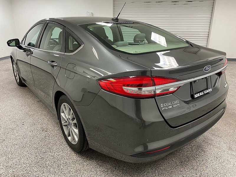 Used 2017 Ford Fusion SE w/ Fusion SE Technology Package image 7
