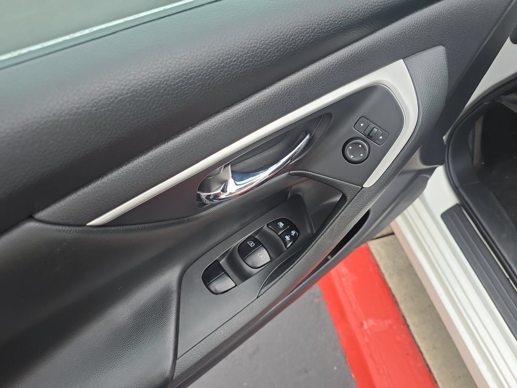 Used 2018 Nissan Altima 2.5 SV FWD image 11