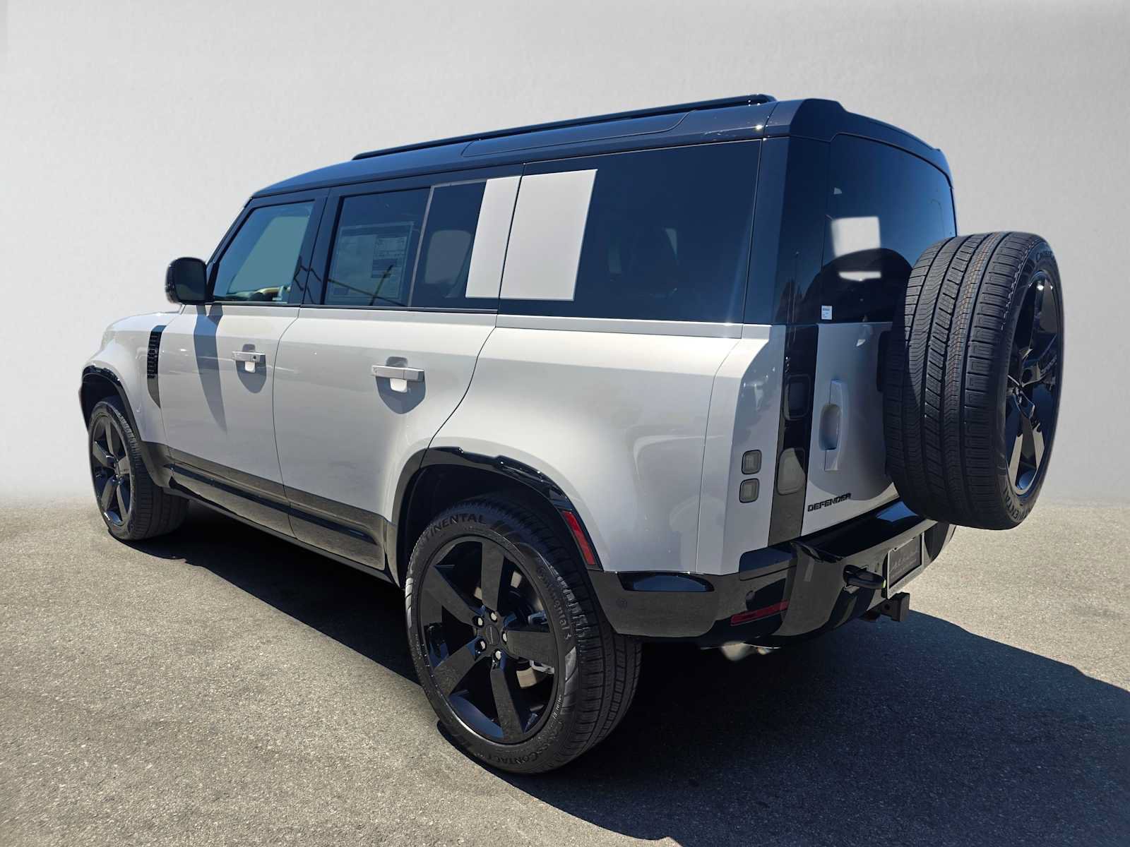 New 2026 Land Rover Defender 110 X-Dynamic SE AWD/4WD image 3