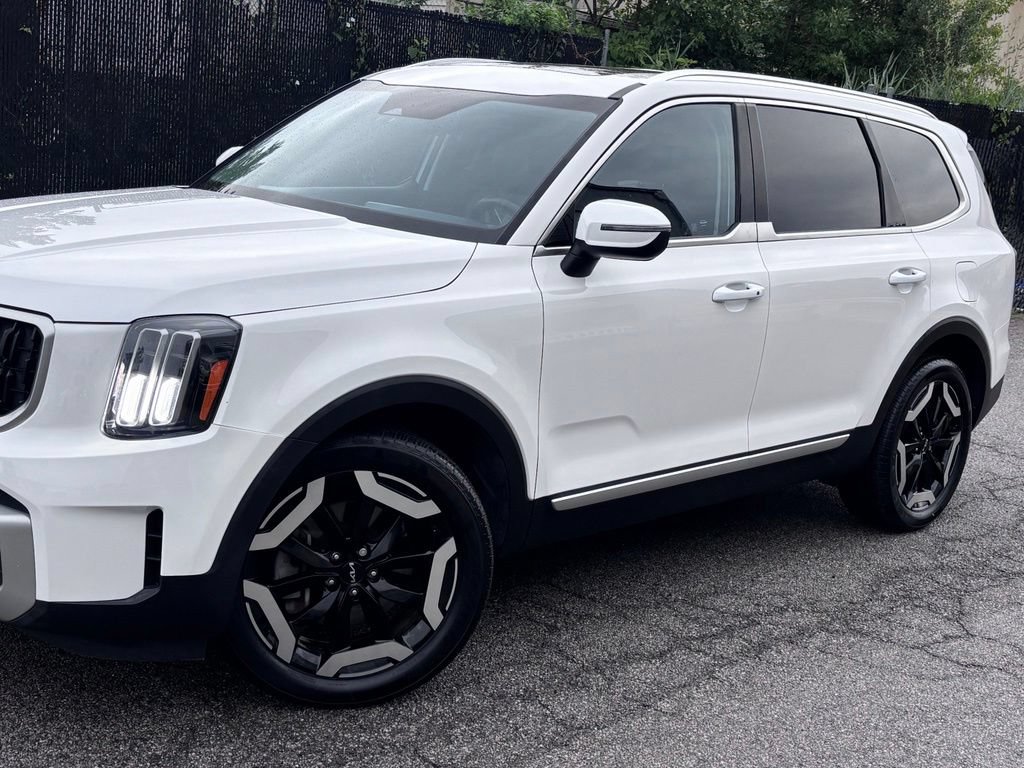 Used 2023 Kia Telluride EX w/ EX Captain's Chair Package