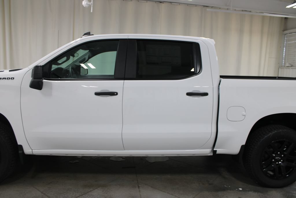 New 2026 Chevrolet Silverado 1500 Custom w/ LPO, Dark Essentials Package AWD/4WD image 6