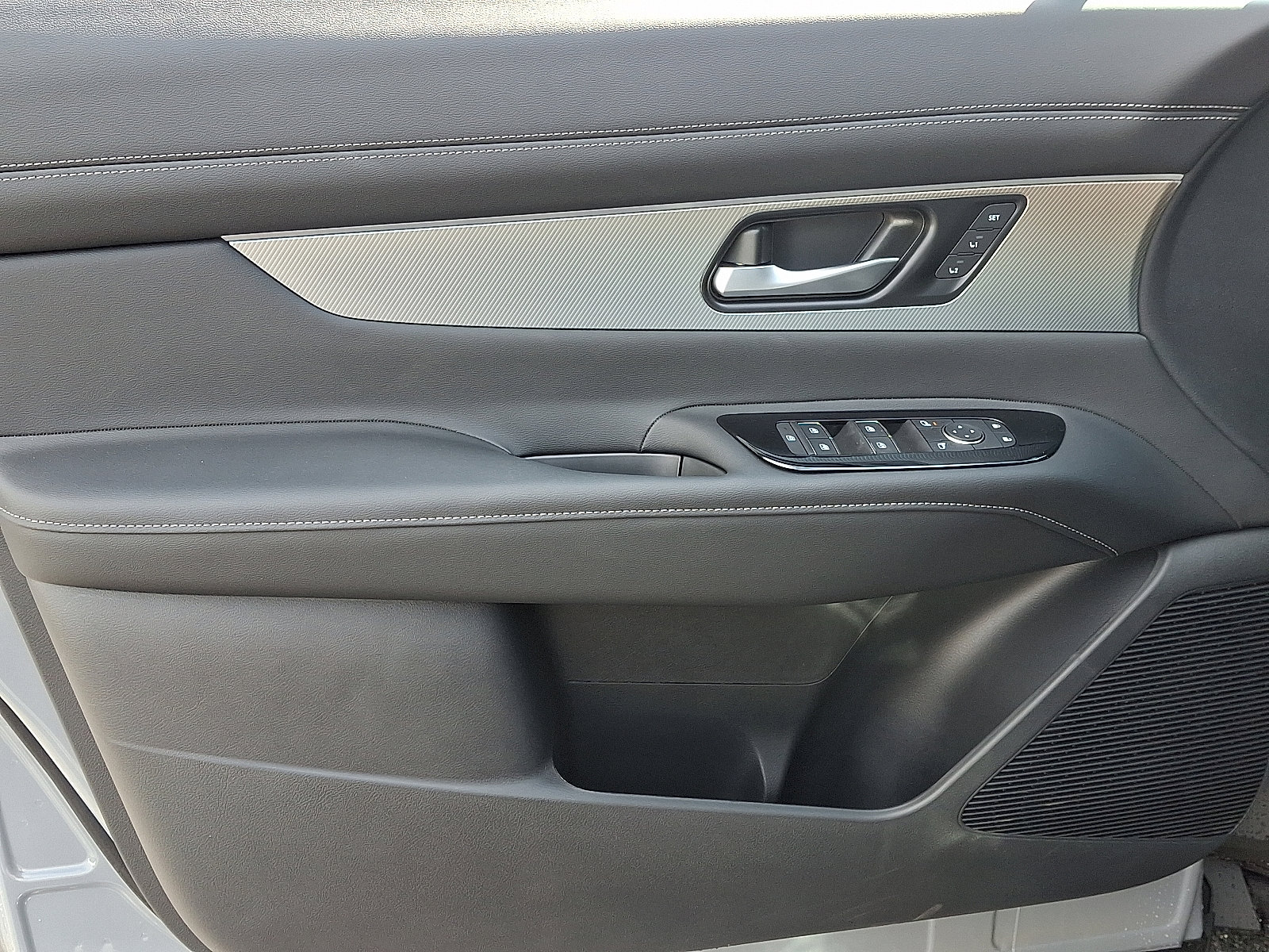 Used 2025 Nissan Murano SL image 8