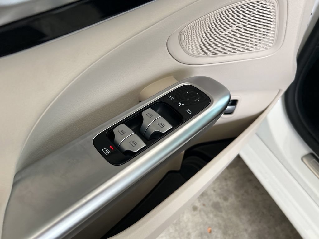 Used 2024 Mercedes-Benz C 300 Sedan image 40