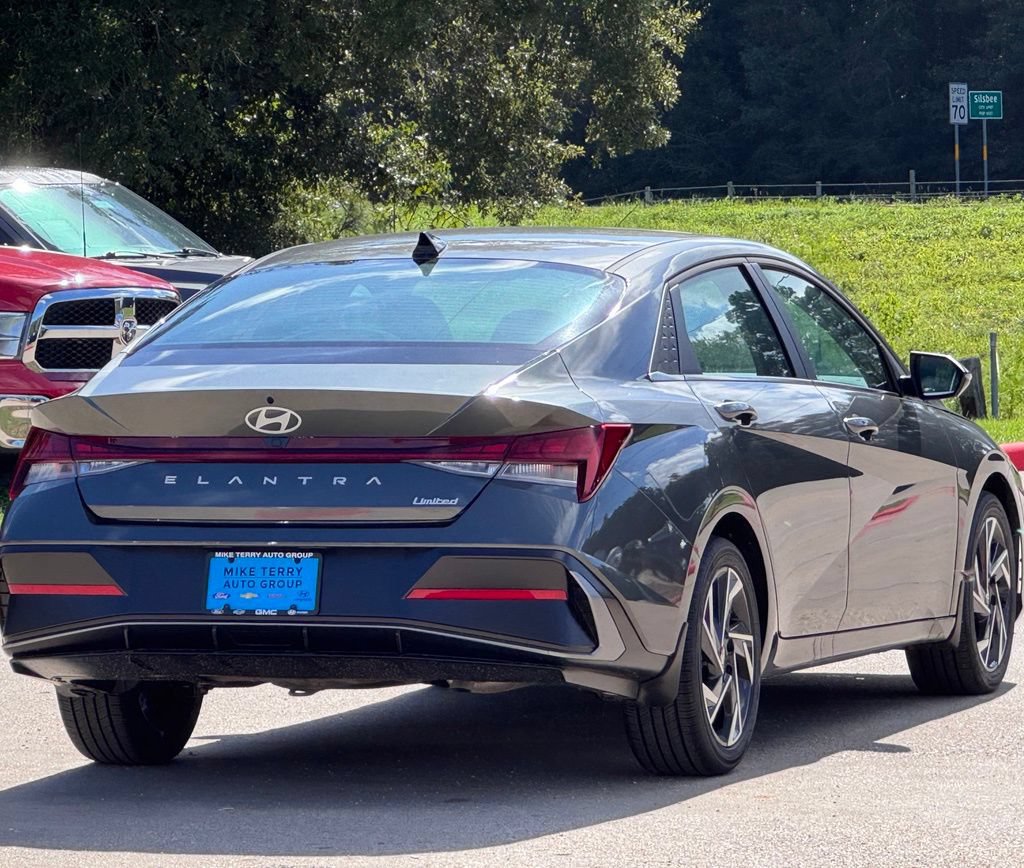New 2026 Hyundai Elantra Limited FWD image 14