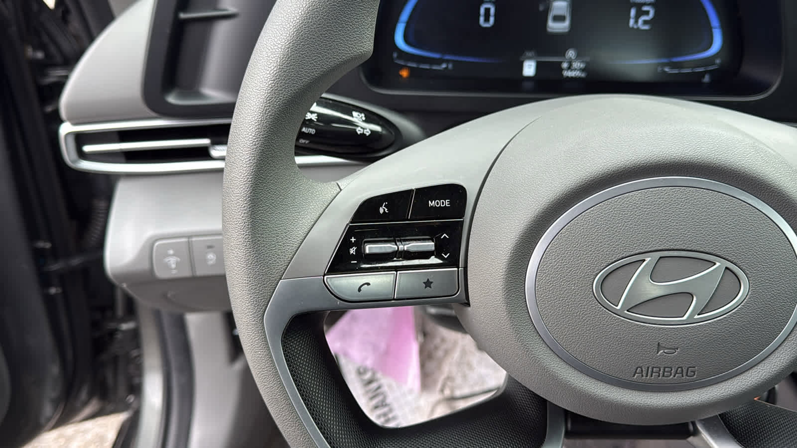 Used 2025 Hyundai Elantra SE image 14
