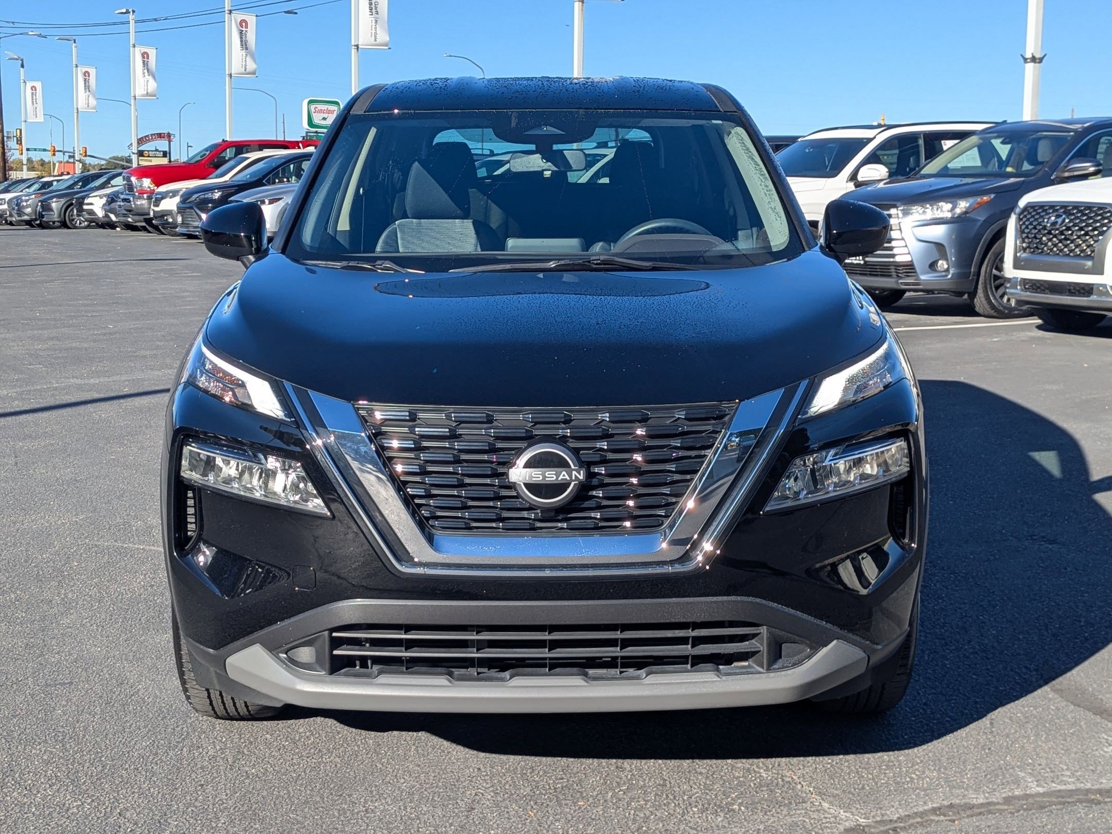 Used 2023 Nissan Rogue SV image 11