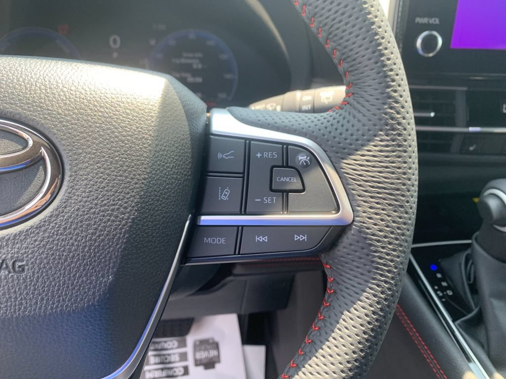 Used 2026 Toyota Sienna XSE FWD image 28