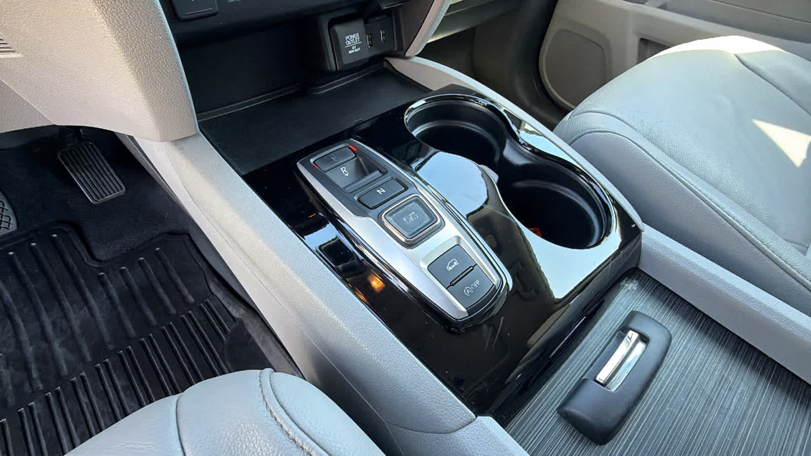 Used 2016 Honda Pilot Touring image 13