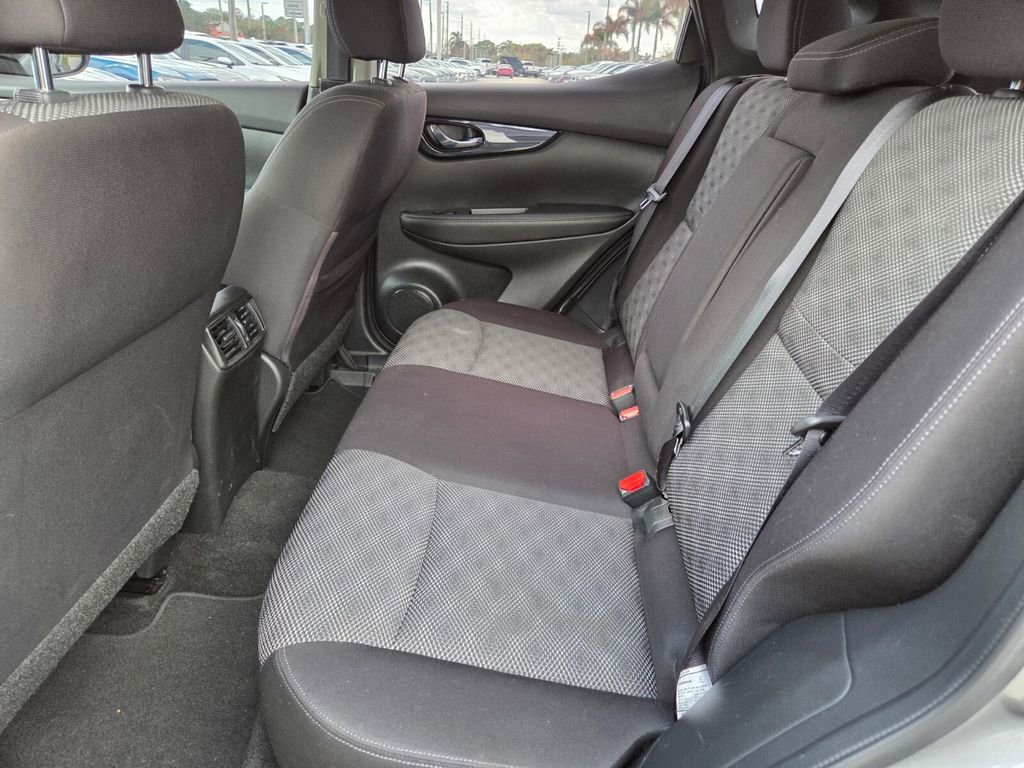 Used 2018 Nissan Rogue Sport SV image 18