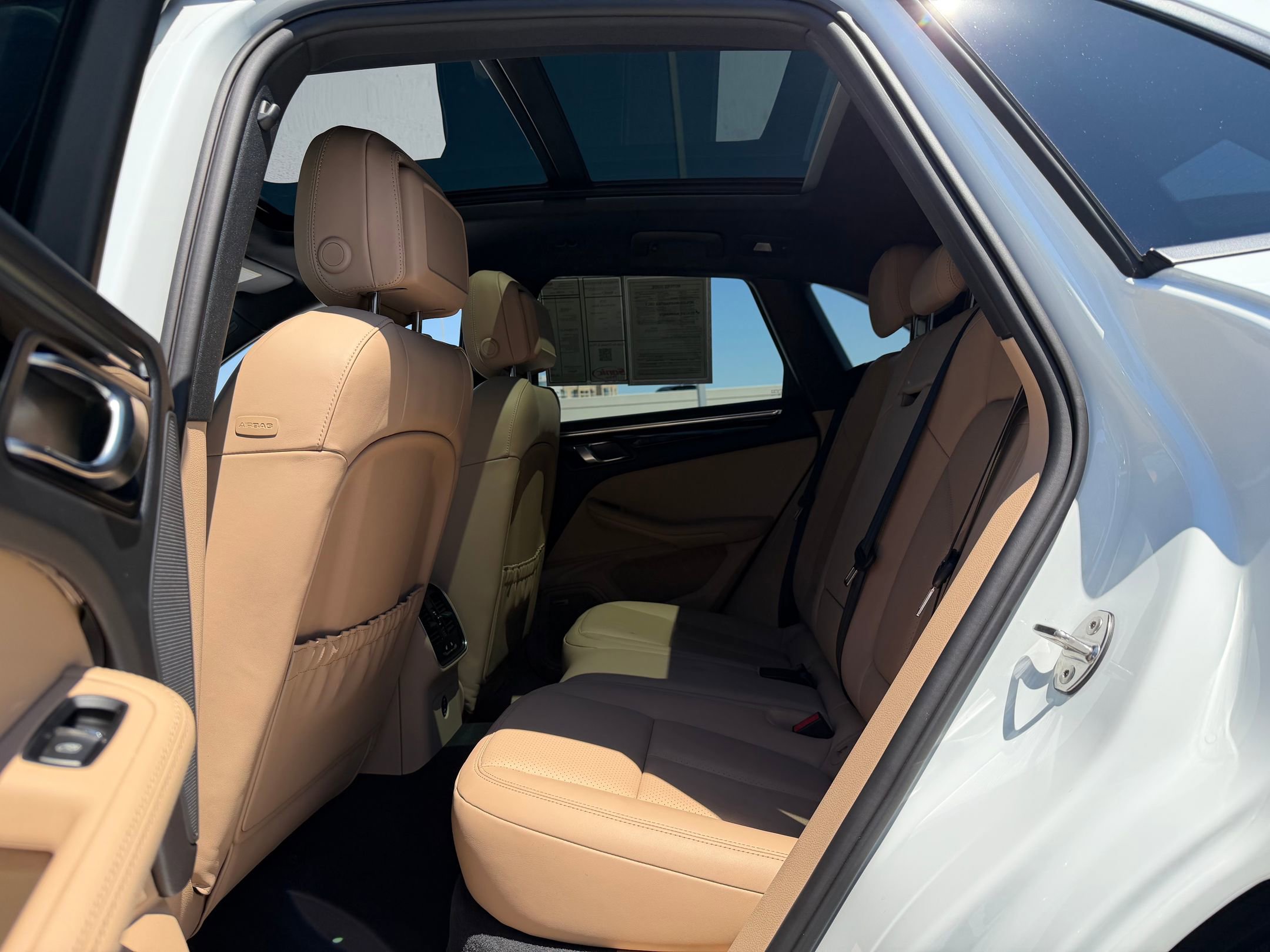Certified 2026 Porsche Macan AWD/4WD image 21